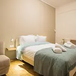 V فندق 4*