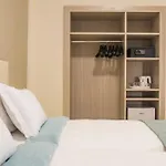 V فندق 4*