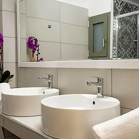 V Hotell